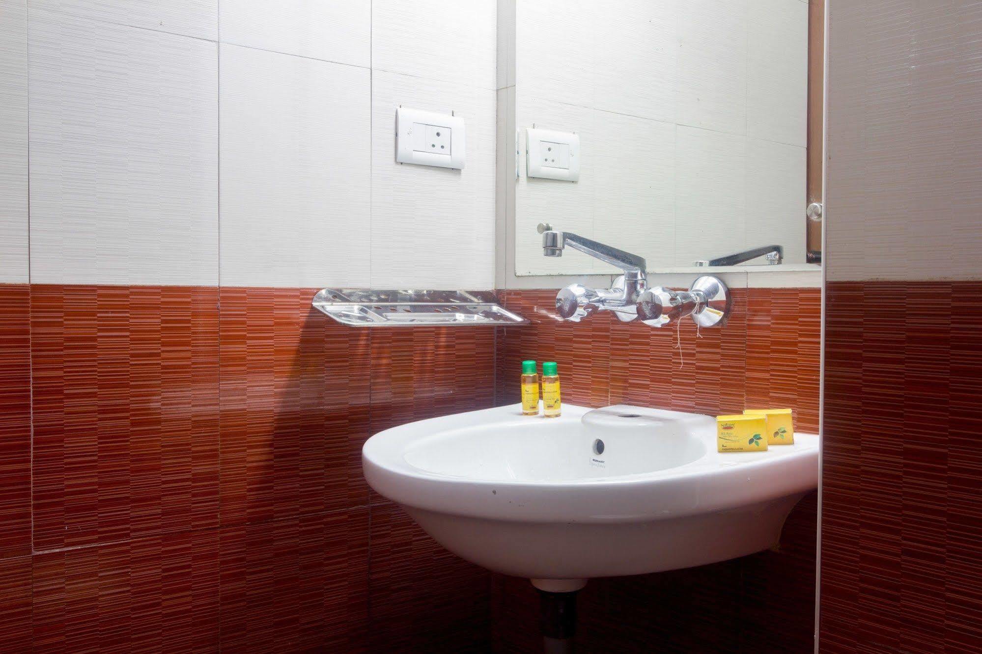 Fabhotel Khems Shoram Palace Road Ooty Exterior foto